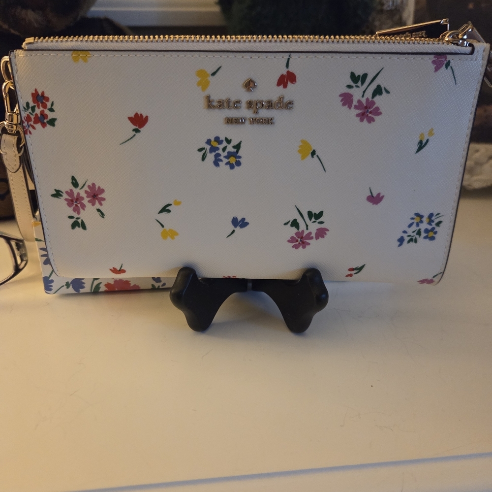 NWOT Kate Spade White Clutch with Floral Elegance